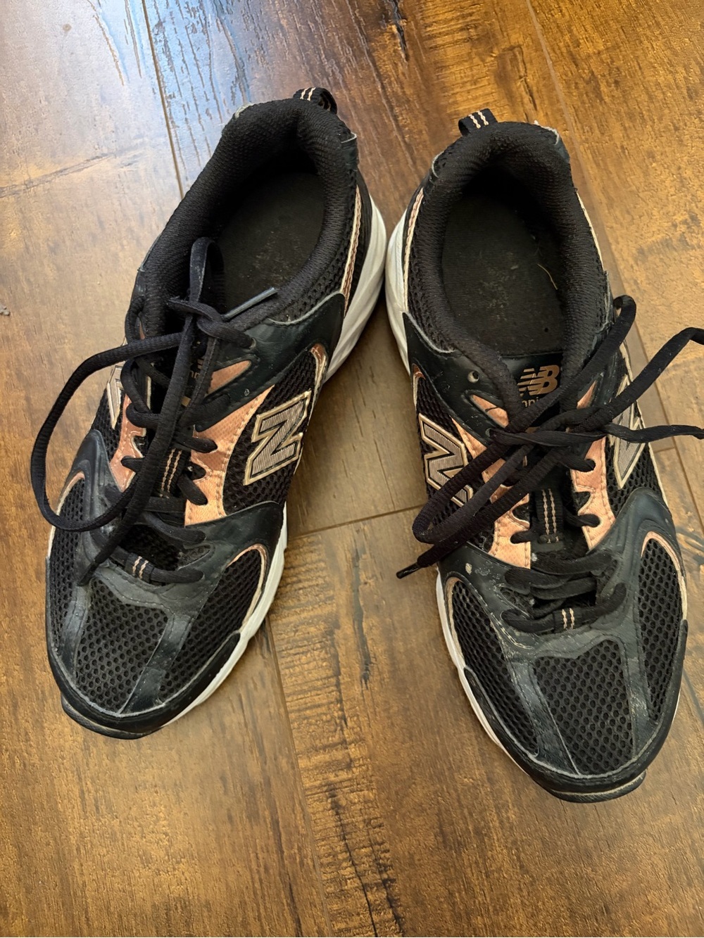 New Balance 530 athletic shoes in a black and copper colorway - Size 6 - Picture 3 of 9